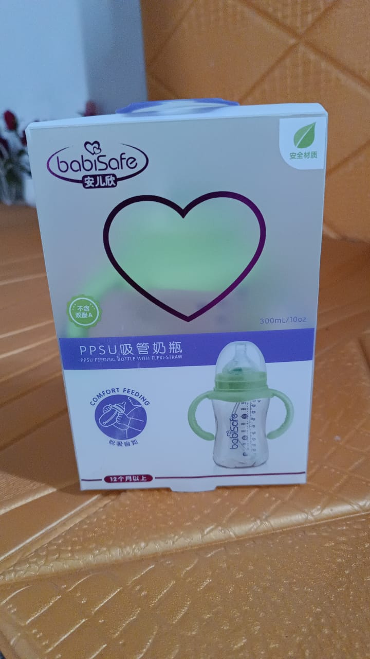 Plastic Baby Feeding Bottle with Handles, Cleaning brush & Straw (300 ML / 1 Pc) Plastic Baby Feeding Bottle with Handles, Cleaning brush & Straw (300 ML / 1 Pc)